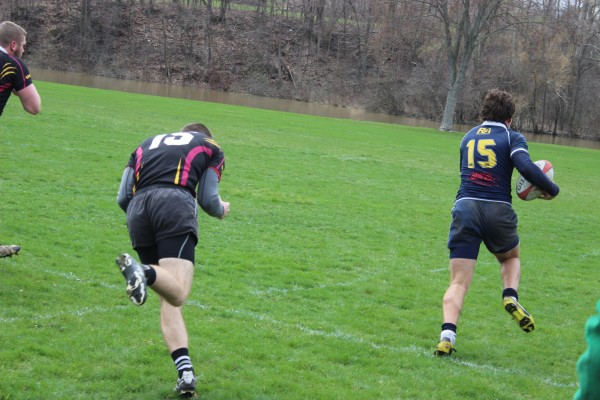 Joel Conzelmann breaks away for the opening try.